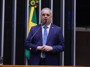 Deputado Alfredo Gaspar apresenta projeto para suspender mudanças no Pix