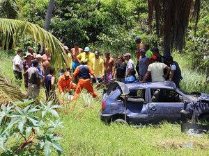 Jovem é arremessado de carro e morre em acidente na AL 101 Norte