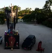 Feiticeira constrói estátua de 11 metros em homenagem ao Diabo no Ceará