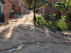 Moradores de comunidade de Maragogi sofrem com falta de pavimentação
