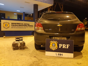 PRF prende casal com 30kg de maconha, no Sertão de Alagoas