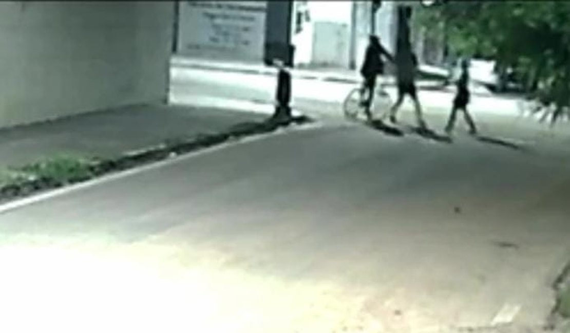 [Vídeo] Mulher é assaltada no bairro Eldorado, em  Delmiro Gouveia