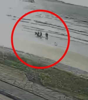 [Video] Câmeras de segurança flagram momento em que corpo surge no mar da Praia do Sobral
