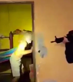 Traficante leva susto ao ser flagrado pela polícia vendendo drogas