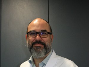 Prótese americana é usada para cirurgia de colunas em AL