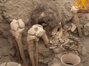 Múmia 'cabeluda' de mil anos é encontrada em bairro na capital do Peru