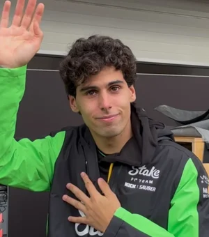 Bortoleto chora ao falar com torcedores após o GP de São Paulo