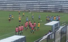 Time do Arapiraca/Arasport durante treinamento no estádio Coaracy da Mata Fonseca 