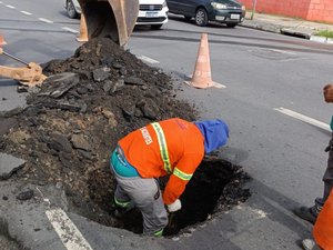 Obra emergencial recupera rede de drenagem na Avenida Dona Constança, na Mangabeiras