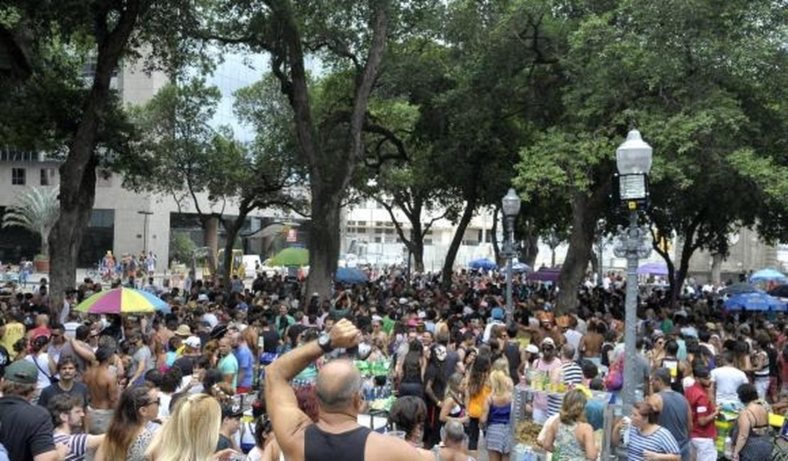 Abertura não oficial do carnaval carioca reúne foliões no Rio