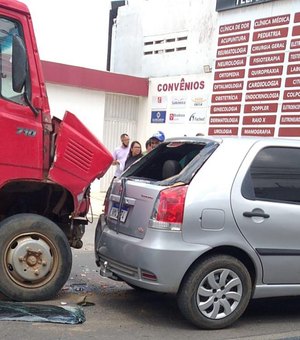 Colisão envolvendo quatro veículos é registrada no Centro de Arapiraca
