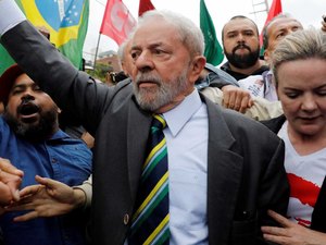 PT critica Datafolha: Lula será candidato 'aconteça o que acontecer'