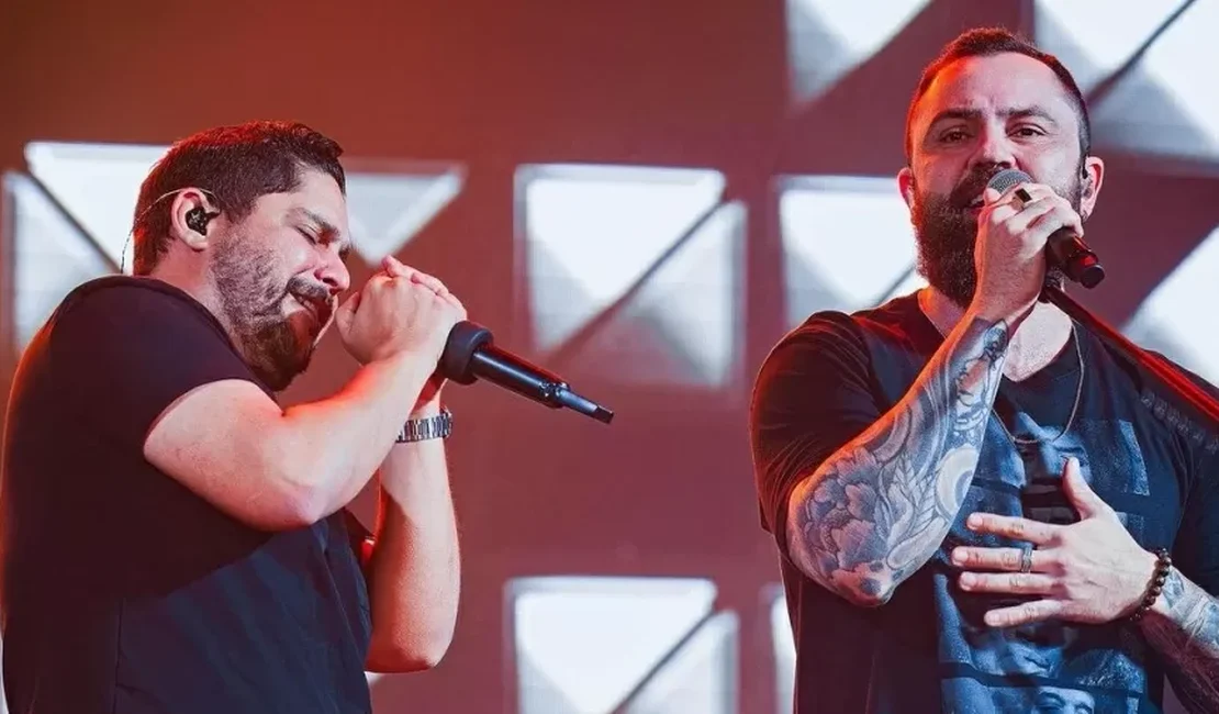 Jorge, da dupla com Mateus, interrompe show após fã jogar celular no palco