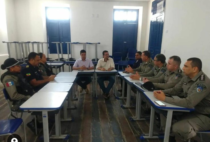 Comandante do 8º Batalhão faz reunião importante e bastante proveitosa visando combater possíveis ataques à escolas