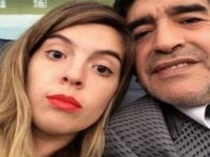 Maradona desabafa ao dar feliz aniversário à filha: 'Nunca me aceitou'