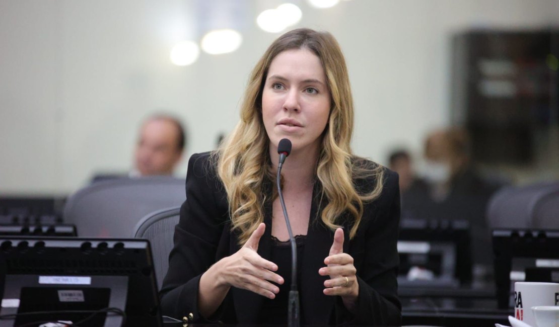 Deputada Cibele Moura critica aprovação automática na rede pública: “Como é que a gente premia quem não estuda?”
