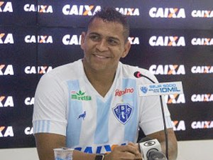 Atacante Walter é confirmado como reforço do CSA
