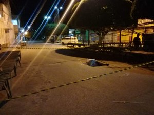 Mulher morre ao cair de garupa de moto no Centro de Taquarana