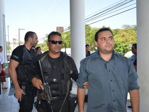 Vereadores envolvidos no 'Mensalinho' preferem manter silêncio