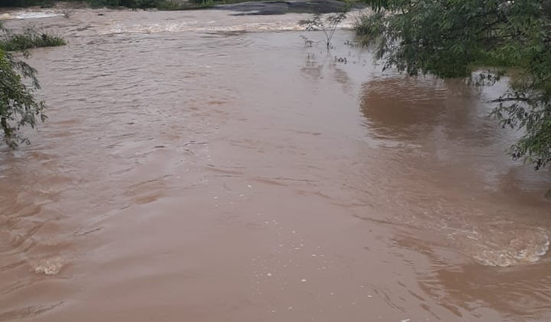Estado alerta que calha principal do rio Jacuípe poderá transpor