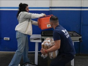 Eleitores vão às urnas no Uruguai neste domingo (24) em disputa acirrada