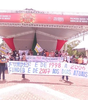 Professores realizam protesto em frente a Prefeitura de Palmeira dos Índios
