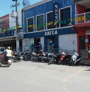 Homem danifica caixas eletrônicos de agência bancária em Porto Calvo