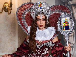 Anitta estreia Ensaios na Europa com look inspirado no tarô