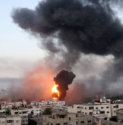 Israel destrói prédio em Gaza que abrigava escritórios de imprensa