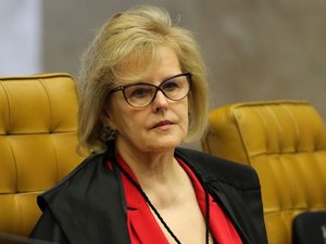 Rosa Weber envia à PGR pedido de investigação contra Bolsonaro e Roberto Dias