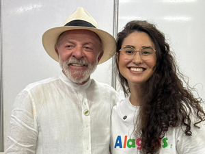 Teca Nelma participa com Lula da entrega do Minha Casa, Minha Vida, em Maceió