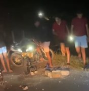 Motociclista fica ferido após perder controle e bater em cerca no Sertão