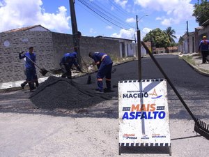 Prefeitura intensifica recapeamento em ruas no Benedito Bentes