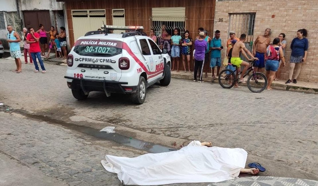 [Vídeo] Mototaxista é morto a golpes de arma branca no Cleto Marques Luz