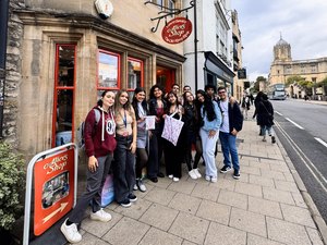 Alunos da rede estadual contam como foi a experiência de estudar em Oxford, na Inglaterra