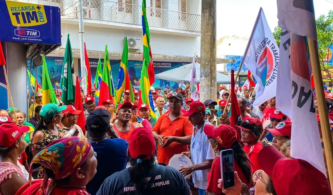 Trabalhadores rurais ocupam sede do Incra em Maceió