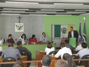 Secretário atende chamado de vereadores e presta conta sobre as obras em Arapiraca 