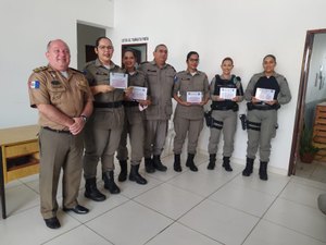 No dia da mulher, 10° batalhão faz homenagem as servidoras de Palmeira
