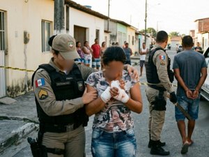 Mulher tem mãos cortadas com facão e homem é preso por violência doméstica em Maceió
