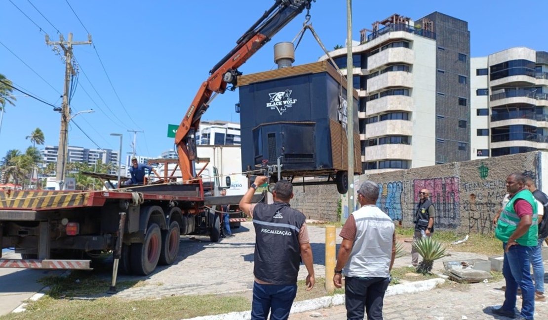 Prefeitura remove trailers e barracas que funcionavam irregulares em Maceió