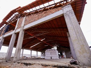 Prefeita Tia Júlia anuncia construção de ginásio para a nova Escola Elói Barbosa