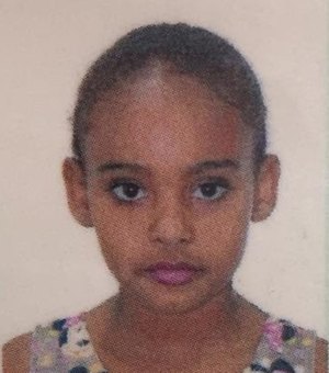 Menina de 9 anos confessa que agrediu ‘a mochiladas’ colega que morreu após 7 dias
