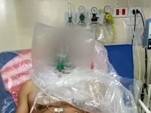 Na fila da UTI, paciente respira com ajuda de saco plástico em Manaus