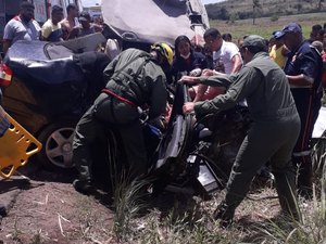 [Vídeo] Acidente entre dois carros deixa feridos em São Luís do Quitunde