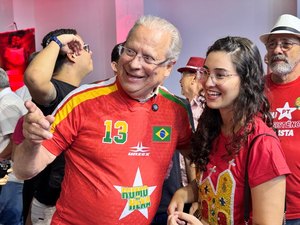 Teca Nelma participa de ato em defesa da democracia em Maceió no dia 8 de Janeiro