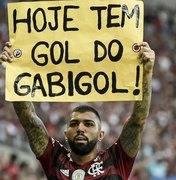 Gabigol celebra noite de recorde pelo Flamengo no Maracanã