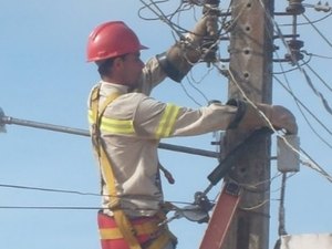 Eletrobras interromperá o fornecimento de energia para manutenção; confira o calendário