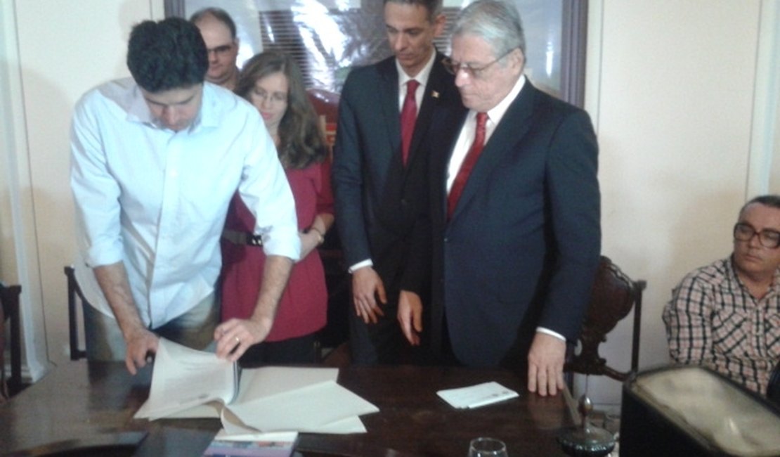 Adufal prestigia lançamento da pedra fundamental do Pólo de Tecnologia