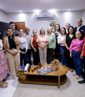 Prefeita recebe Kátia Born para discutir Plano de Segurança Alimentar em Palmeira dos Índios