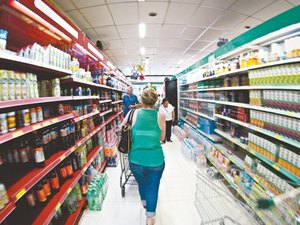 Quais os cuidados na ida ao mercado em meio à pandemia? Médico dá dicas